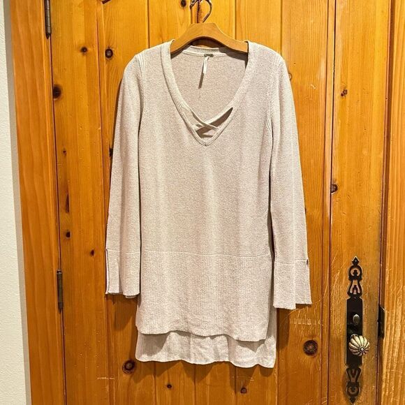 Free People criss cross v neck sweater medium - Picture 2 of 8